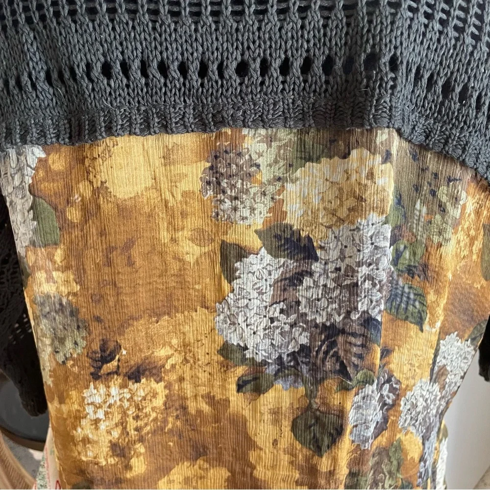 ARATTA Anthropologie Green Top with Gold Print Long Back! NEW! Oversized. Medium